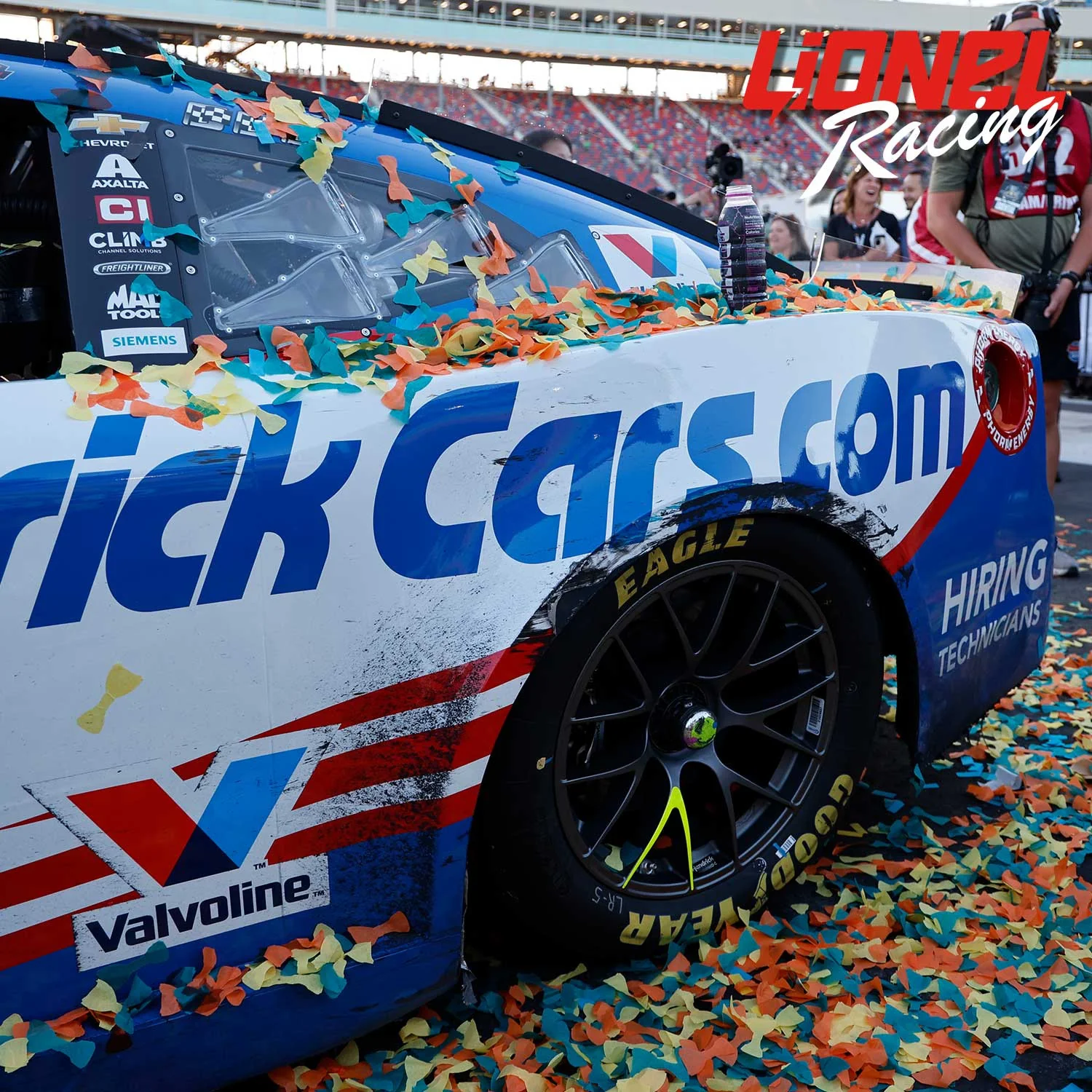 Kyle Larson ELITE Phoenix Championship Raced Version 1:24 2025 Diecast Car Preorder - Currently Projected September - Image 5